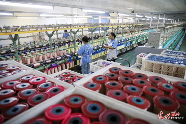 黔江区加工丝绸产品的原材料均为当地生产的蚕茧,所生产的丝织品,绸缎